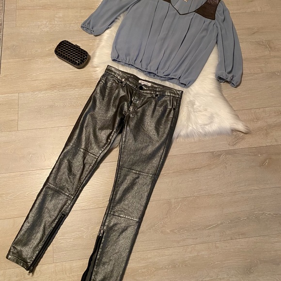 BCBGeneration metallic pants Size 27 machine wash cold, 72%cotton 26%polyester - Picture 2 of 2